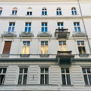 Eclectic Luxury & Spacious 2br Ac In Center Boedapest